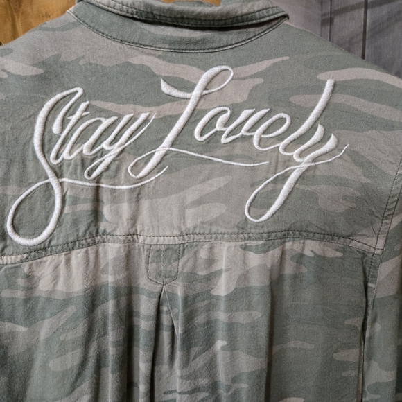 American Eagle Outfitters Camouflage Long Sleeve Button Down Shirt - Picture 3 of 8